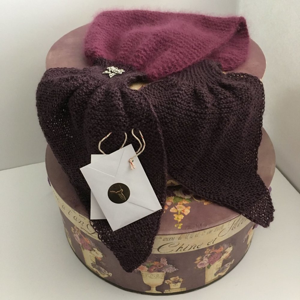 NWT. Womens Designer Neck Warmer Pull Through Scarf Courtesy Nature Knitting.